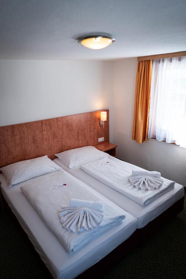 Hotel Tauernpasshoehe オーバータウエルン エクステリア 写真